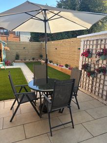 garden table and chairs