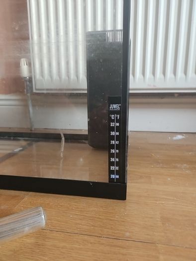 54 litre Fish Tank with Light Lid, Filter and Heater.