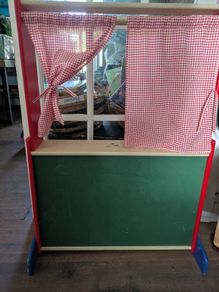kids puppet theatre