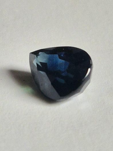 Blue Sapphire. Natural, no treatment. Over 3 carats in weight. Would look amazing in a gold ring.