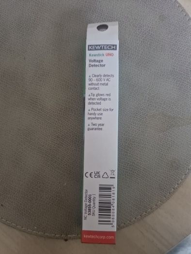 Voltage detector