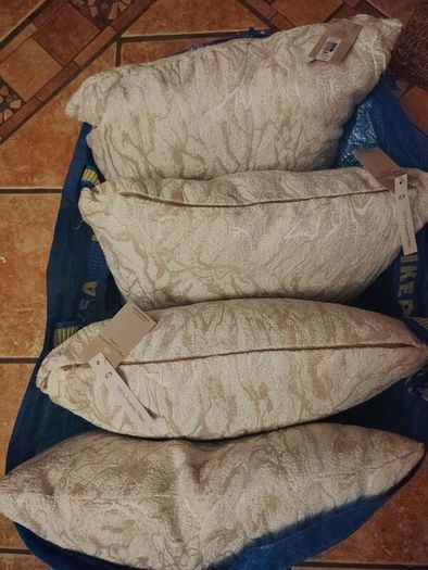 4 paul Costello cushions cream/gold