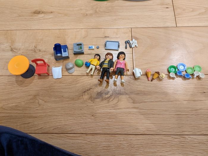 Playmobil Super Set Ice Cream Parlor Shop Play Set #4134 Nearly Complete