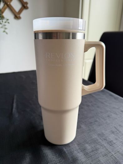Brand new quencher tumbler flask with reusable straw