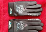 2 pairs of gloves