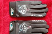 2 pairs of gloves