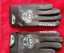 2 pairs of gloves