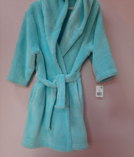 new childs dressing gown 5/6 yrs tag attached
