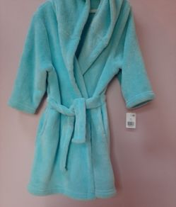 new childs dressing gown 5/6 yrs tag attached