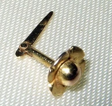 Pristine Vintage 9ct Gold Flower Stud Earring