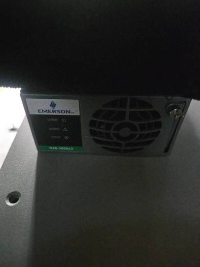 Emerson R48-3000e3 Solar Charger