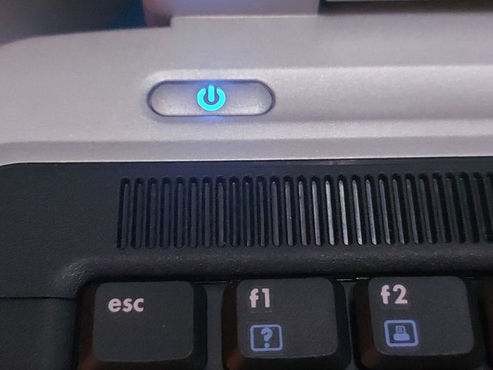 HP Pavilion zv6000, .5GB Ram, 60GB HDD, Original Windows XP, Real Genuine Vintage Laptop in excellent condition