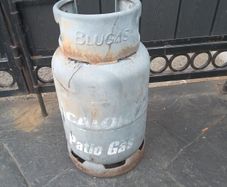 Patio gas bottles (full)