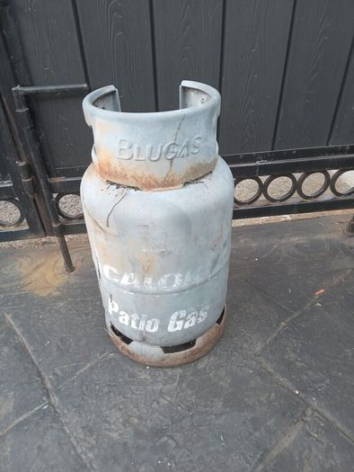 Patio gas bottles (full)