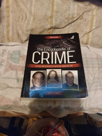 encylopedia of crime by Oliver cyraix