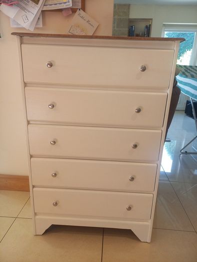 chest of drawers