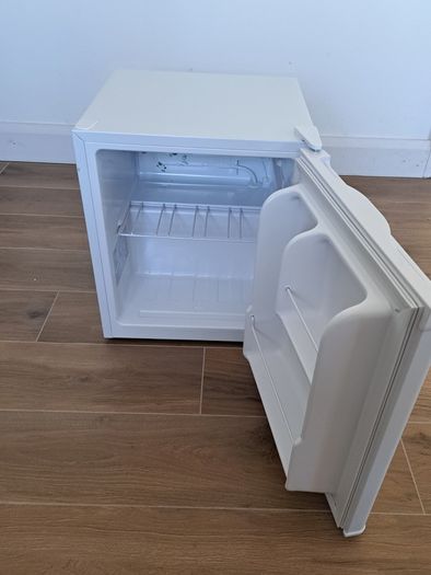 Logic Mini fridge