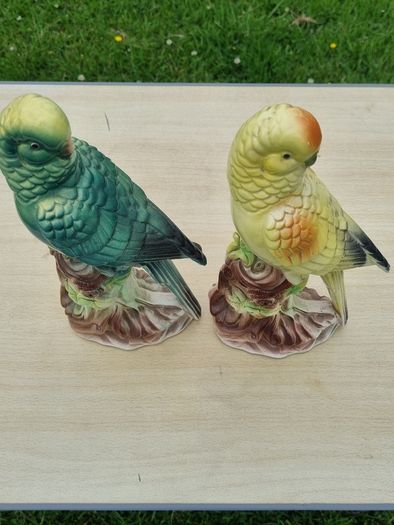 Pair of Capodimonte parrots