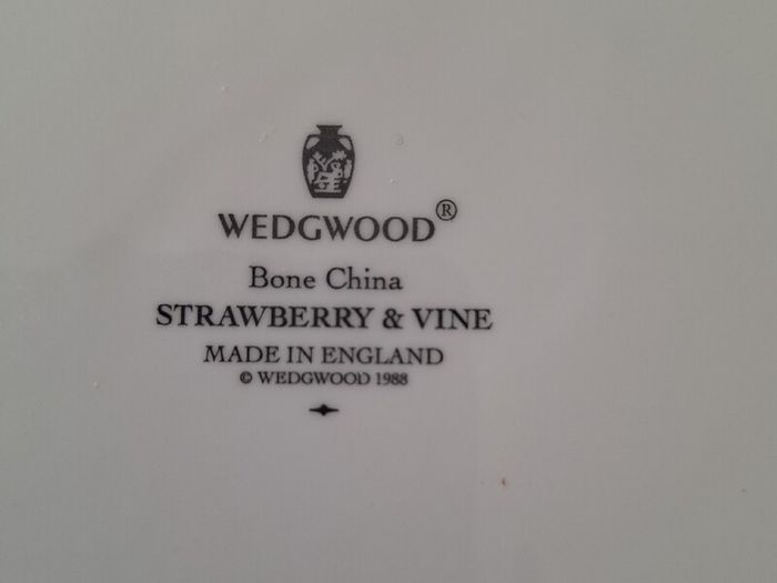 Wedgwood Strawberry & Vine Dinner Plates