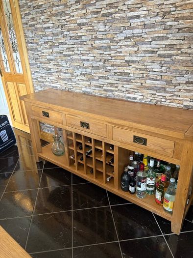 Table & chairs and wall unit