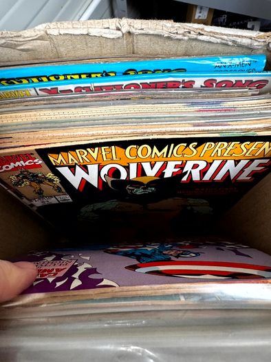 Marvel, DC & Indie Medium Comic Box w 180 comics for Sale