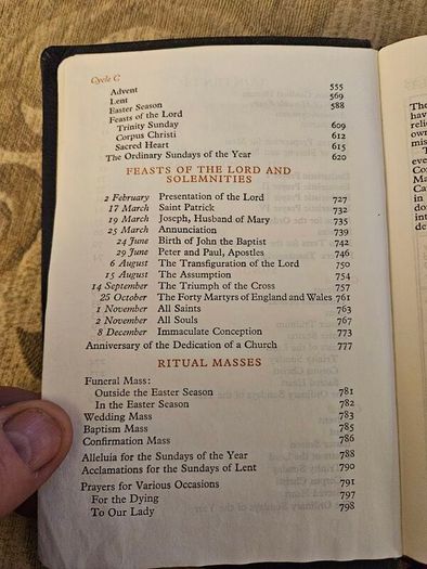 The Sunday Missal: Sunday Masses For The Entire Three-year Cycle Complete In One Volume : Texts Approved For Use In England & Wales, Scotland, Ireland, Africa