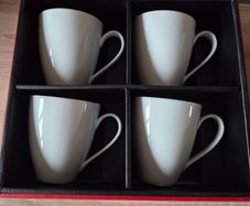 4 white cups