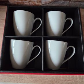 4 white cups