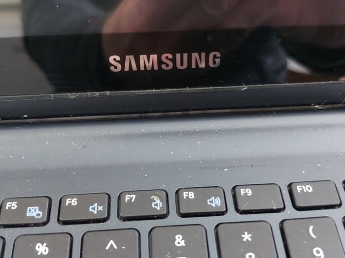 SAMSUNG Notebook Model NP915S3G, Quad Core Processor, 1.4GHz, 4GB Ram, 128GB SSD, Windows 10, Microsoft Edge, Chrome and VLC