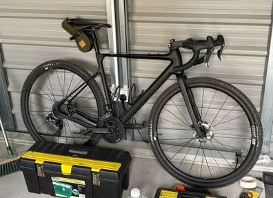 Light carbon custom gravel bike for sale size m