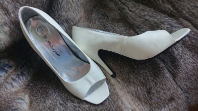 White High Heel Shoes. Size 5