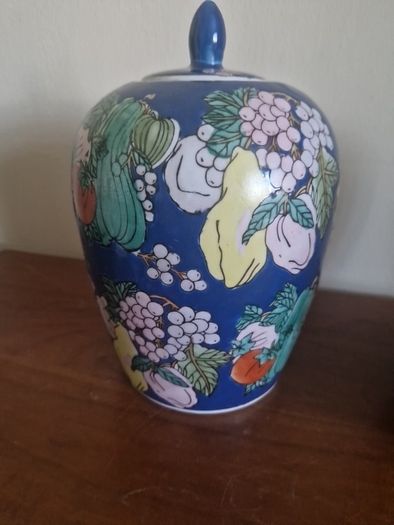 HK Dynasty matching lidded jars
