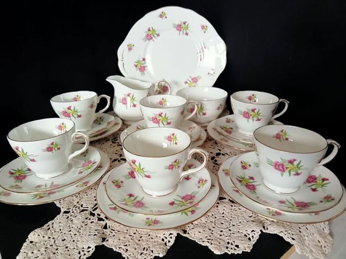 NEW Boxed Duchess English Bone China 21 Ps Tea Set "Carnation"