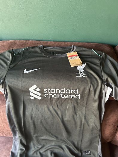 Mac Allister signed Liverpool jersey