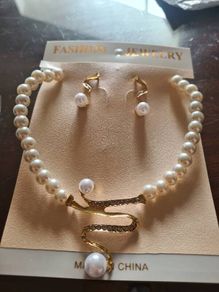 Necklace and earrings set