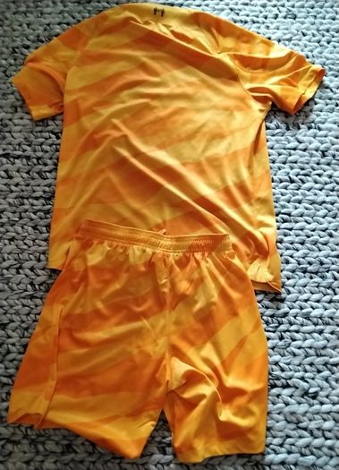 retro liverpool jersey and shorts