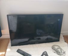 Walker brand flat screen tv 29inch in length  x17 inch heigth. Comes with original remot control, swivel mounted tv bracket and cables. .