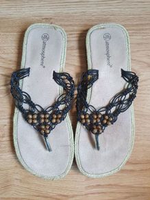 Size 5 - Ladies Flip Flops - Nice Beaded Effect