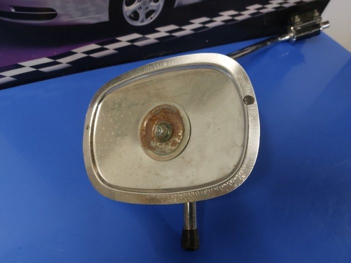 Truck mirror arm