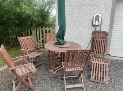 Winchester Garden/Patio Table & Chairs