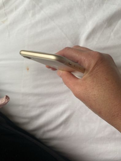 iPhone7, 128gb, Sim Free, White and Gold, Battery Health 100%