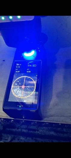 Fibre laser nozzle centering unit