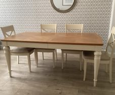 Extendable dining table with 6 chairs from hanley's