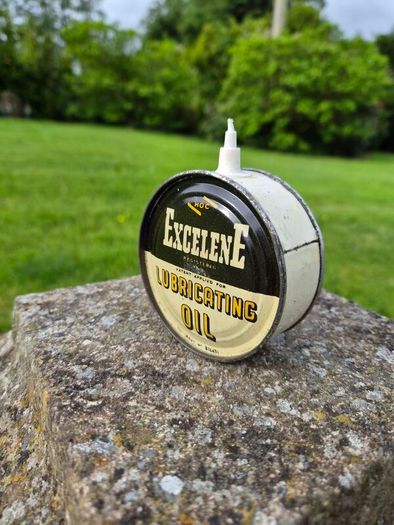 Excelene oil can