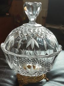Nice crystal candy / trinket dish