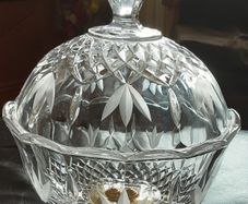 Nice crystal candy / trinket dish