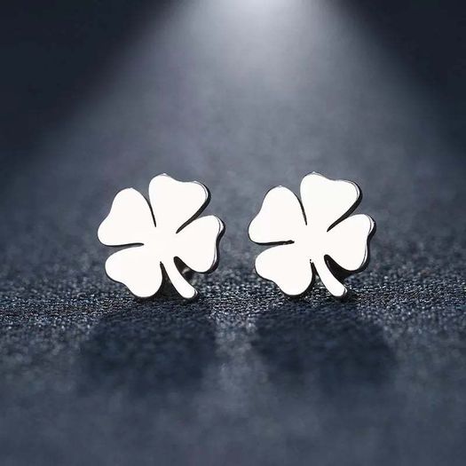 Jewelery with a clover