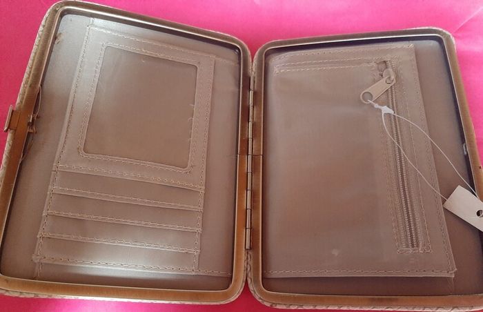 New purse/wallet snap closing