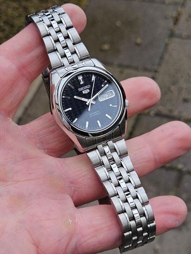 Watch Seiko 5 Automatic.