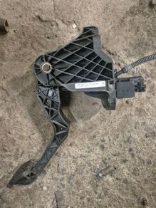 Volkswagen Passat B6 clutch pedal